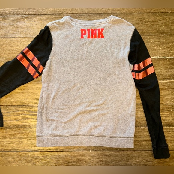 Wisconsin Badgers Women’s Crewneck -Victoria’s Secret PINK Collegiate Collection - Picture 3 of 6